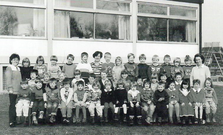 Datei:Kindergartenkinder 1992.png