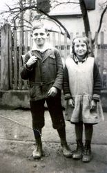 Schulkinder um 1930: Die Geschwister Rosa und Alois Meier („Pfeiffertoni")